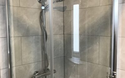 Light And Bright Bathroom.