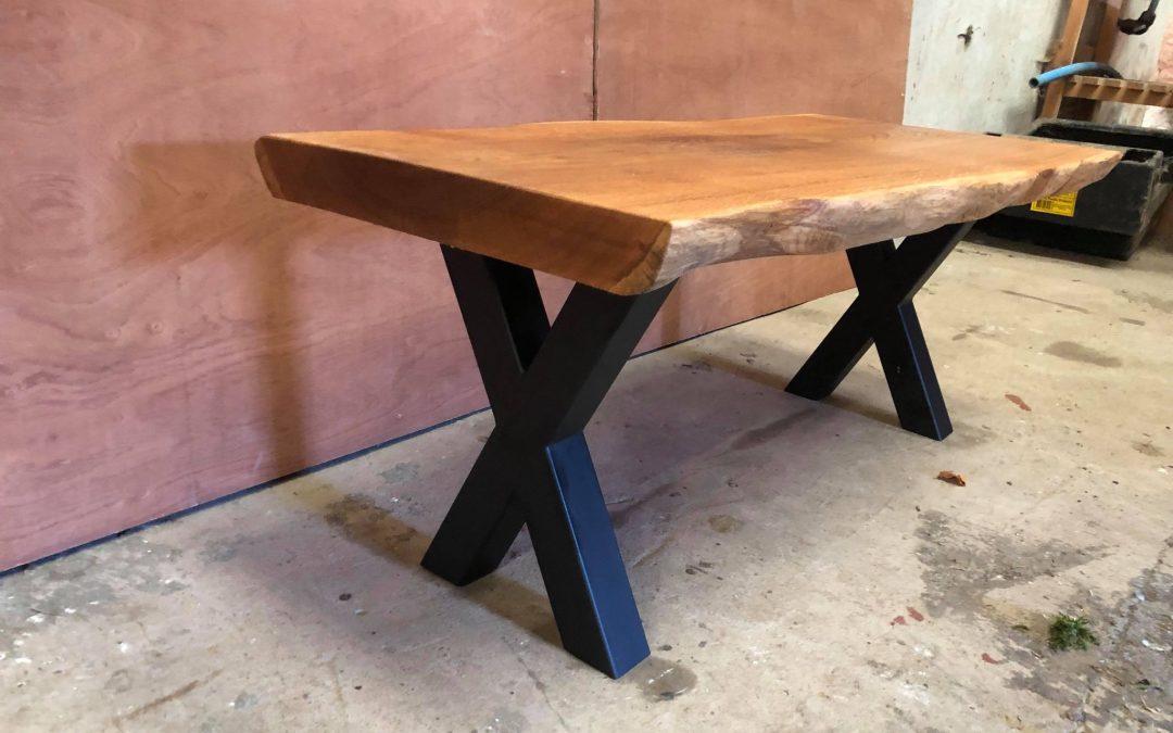 Solid Oak Coffee Table with Black Matt Metal Legs 1000 mm