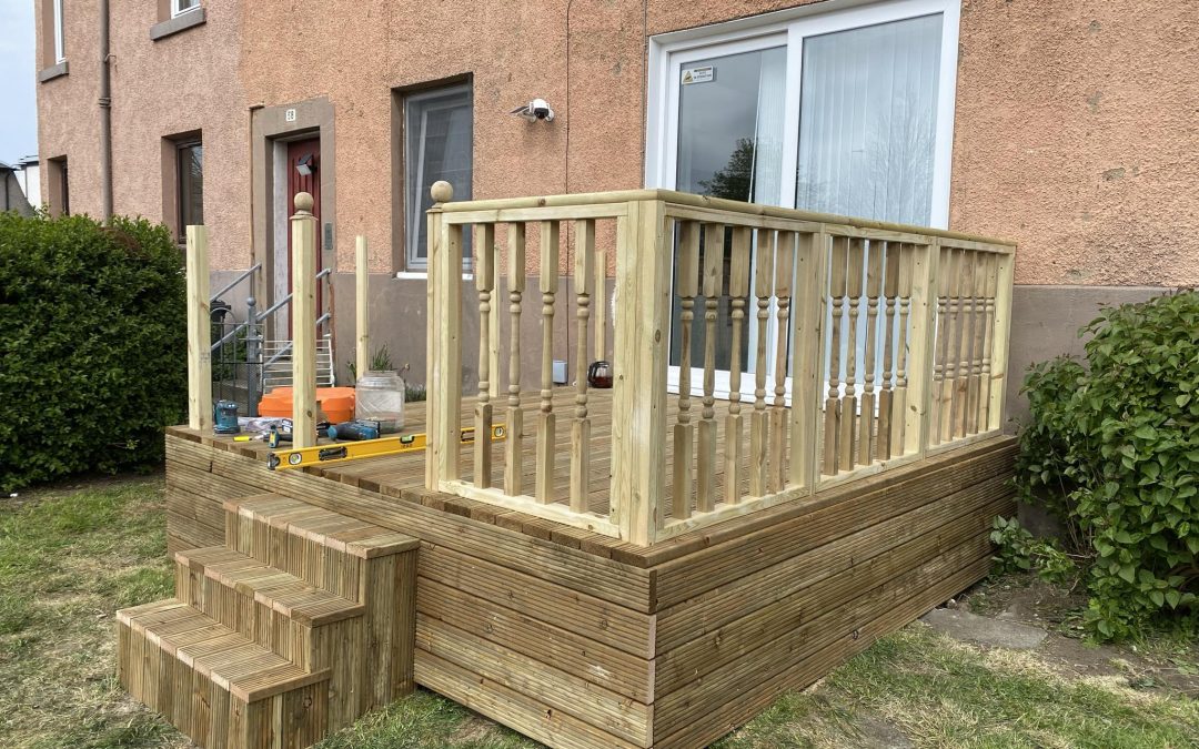 Pine Decking with Railing